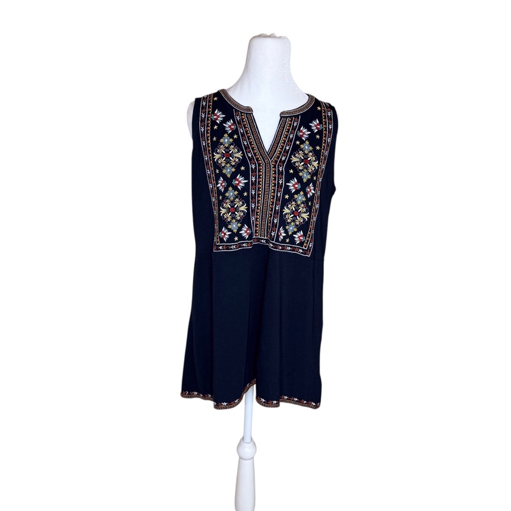 J. Jill Navy Blue Embroidered, sleeveless tunic top.